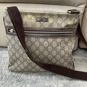 Gucci GG Supreme Crossbody Messenger Bag Brown Tan Monogram Unisex Flat